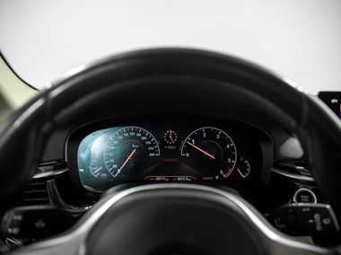 BMW 5 серия 2019 года, 93 716 км - вид 7