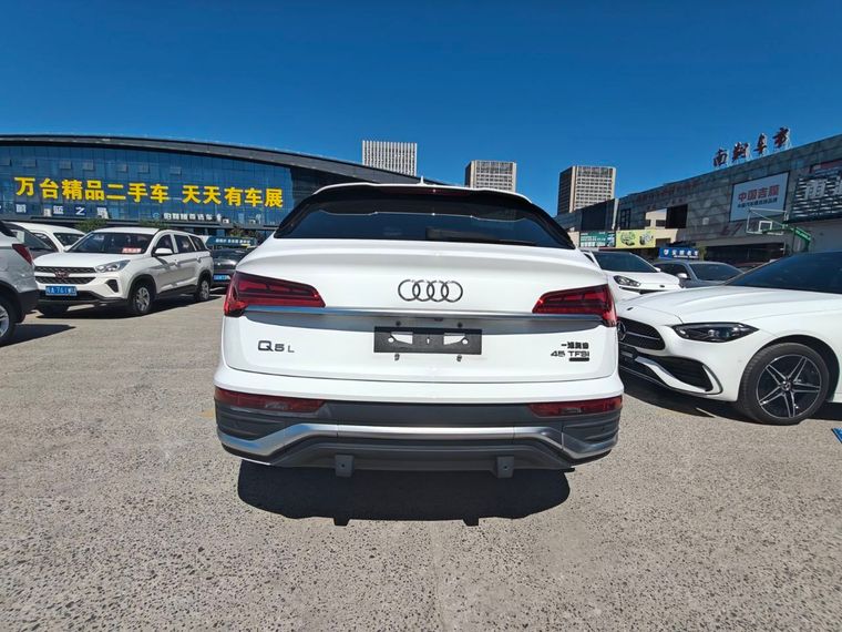 Audi Q5L 2022 года, 24 000 км - вид 6