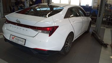 Hyundai Elantra 2021 года, 346 080 км - вид 3