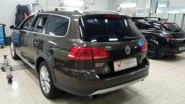 Volkswagen Passat 2012 года, 175 651 км - вид 4