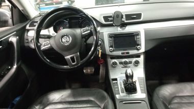 Volkswagen Passat 2012 года, 175 651 км - вид 5