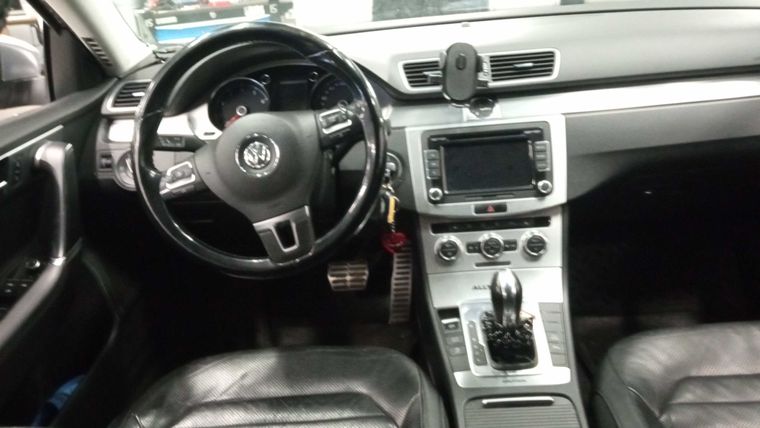Volkswagen Passat 2012 года, 175 651 км - вид 5