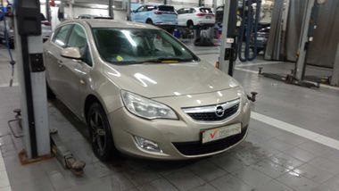 Opel Astra 2010 года, 223 790 км - вид 3