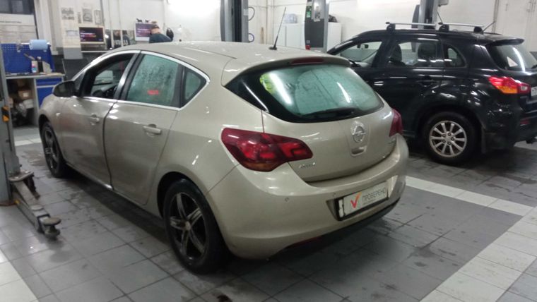 Opel Astra 2010 года, 223 790 км - вид 5