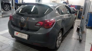 Opel Astra 2012 года, 190 425 км - вид 3
