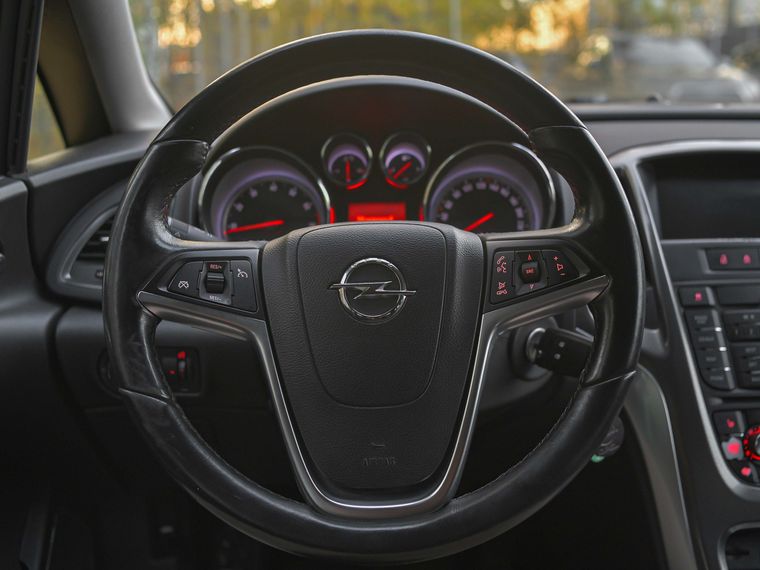 Opel Astra 2012 года, 190 425 км - вид 6