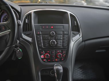 Opel Astra 2012 года, 190 425 км - вид 7