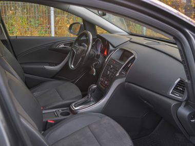 Opel Astra 2012 года, 190 425 км - вид 13