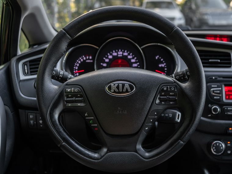 Kia Ceed 2013 года, 217 480 км - вид 6