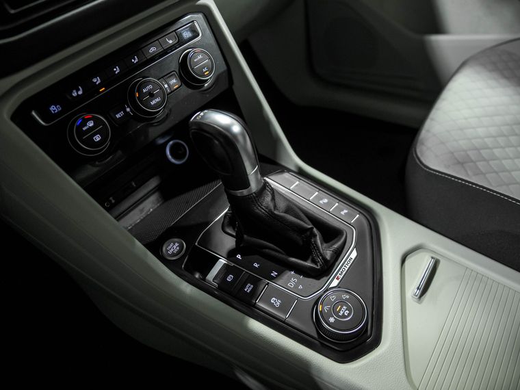 Volkswagen Tiguan 2017 года, 152 847 км - вид 11