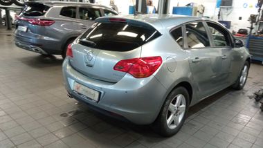 Opel Astra 2011 года, 188 122 км - вид 3