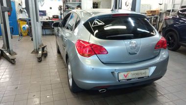 Opel Astra 2011 года, 188 122 км - вид 4
