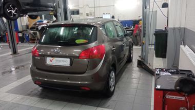 KIA Venga 2012 года, 72 269 км - вид 3