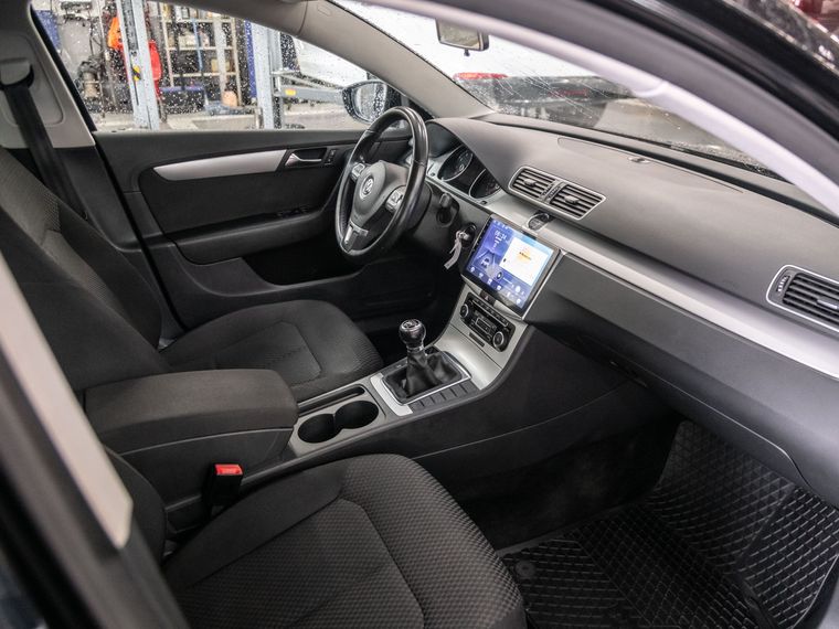 Volkswagen Passat 2011 года, 106 023 км - вид 10