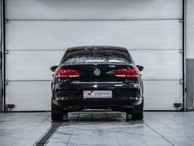 Volkswagen Passat 2011 года, 106 023 км - вид 4