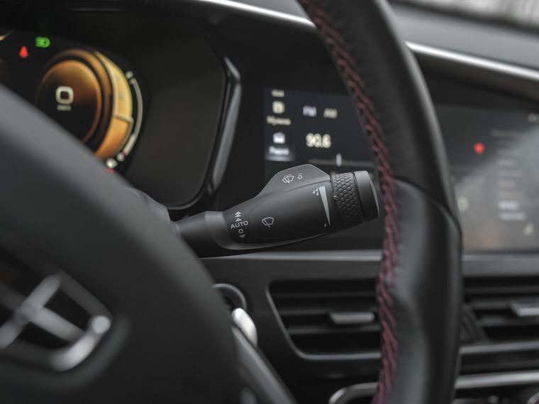 Серый Geely Tugella 2022 года | VIN 492875