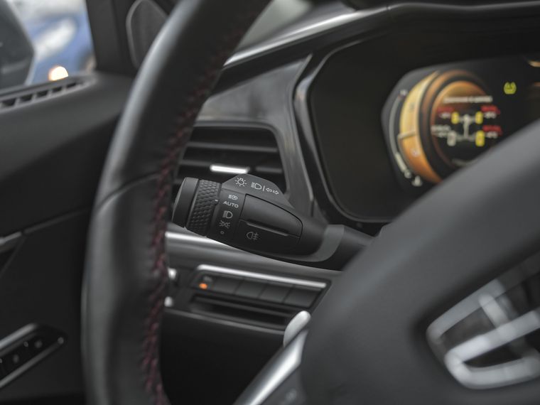 Серый Geely Tugella 2022 года | VIN 492875