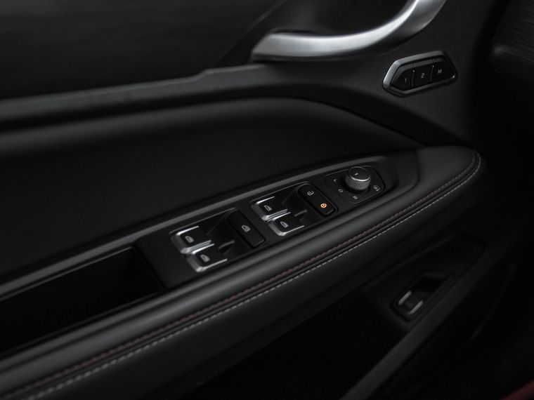 Серый Geely Tugella 2022 года | VIN 492875