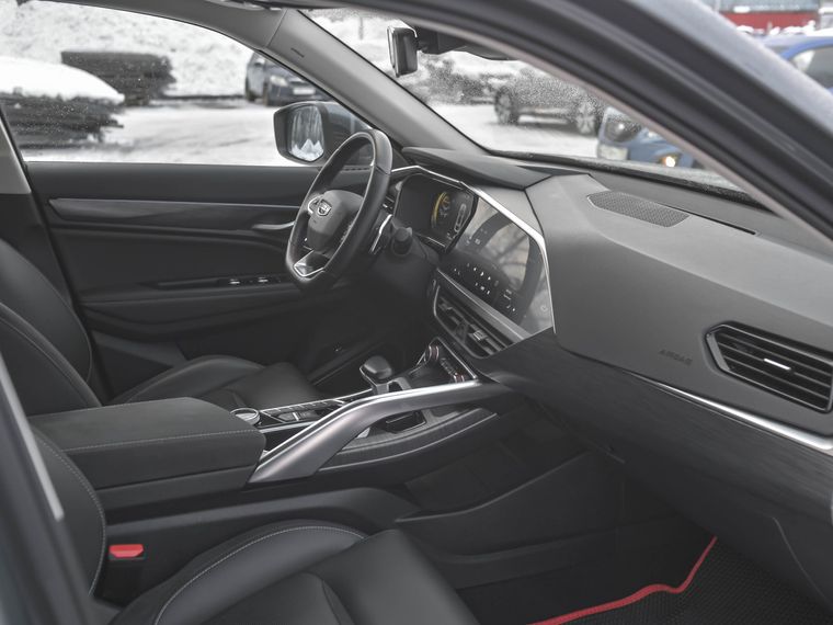 Серый Geely Tugella 2022 года | VIN 492875