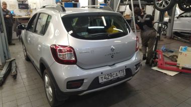 Renault Sandero Stepway 2015 года, 82 028 км - вид 3
