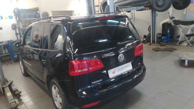 Volkswagen Touran 2012 года, 109 021 км - вид 4