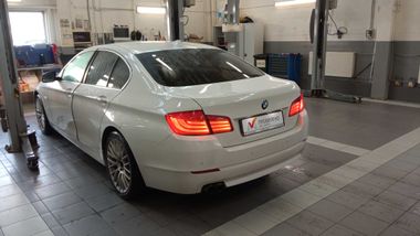 BMW 5 серия 2013 года, 213 136 км - вид 4