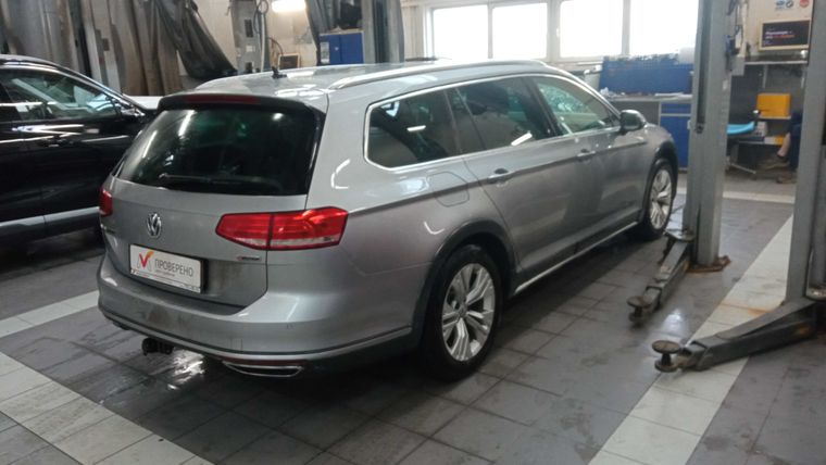 Volkswagen Passat 2019 года, 123 454 км - вид 3