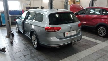 Volkswagen Passat 2019 года, 123 454 км - вид 4