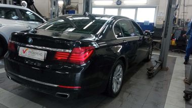 BMW 7 серия 2013 года, 154 770 км - вид 3