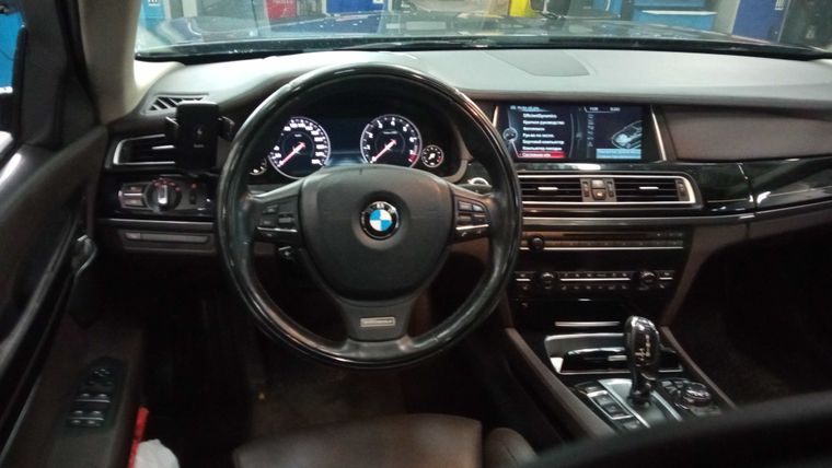 BMW 7 серия 2013 года, 154 770 км - вид 5