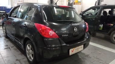 Nissan Tiida 2011 года, 95 601 км - вид 4