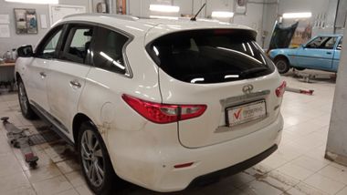 Infiniti QX60 2014 года, 185 000 км - вид 4