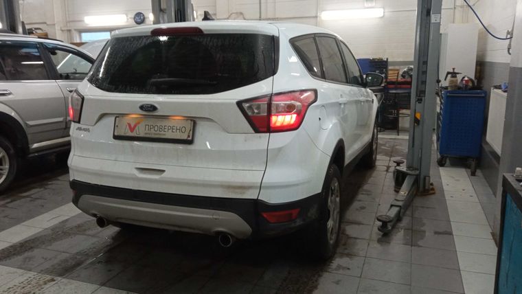 Ford Kuga 2017 года, 178 237 км - вид 3