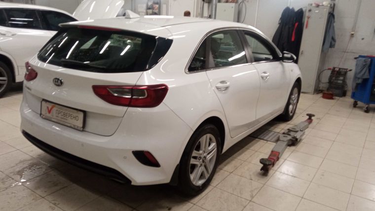 KIA Ceed 2018 года, 154 126 км - вид 3