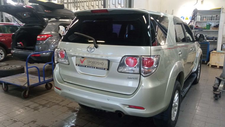 Toyota Fortuner 2012 года, 146 500 км - вид 3