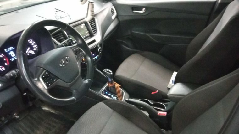 Hyundai Solaris 2019 года, 105 276 км - вид 5