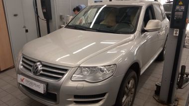 Volkswagen Touareg 2008 года, 197 938 км - вид 3