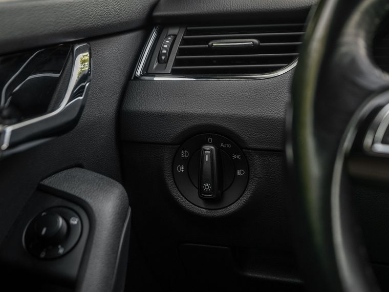 Skoda Octavia 2019 года, 223 615 км - вид 13