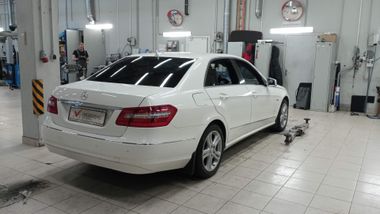 Mercedes-Benz E-класс 2011 года, 279 258 км - вид 3