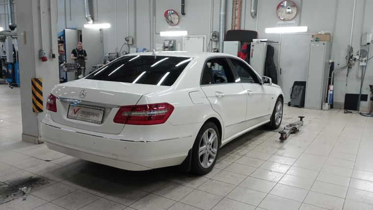 Mercedes-Benz E-класс 2011 года, 279 258 км - вид 3