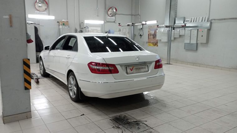 Mercedes-Benz E-класс 2011 года, 279 258 км - вид 4