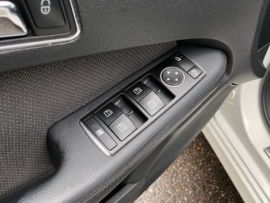 Mercedes-Benz E-класс 2011 года, 279 258 км - вид 13