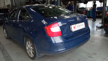 Skoda Rapid 2015 года, 131 418 км - вид 4