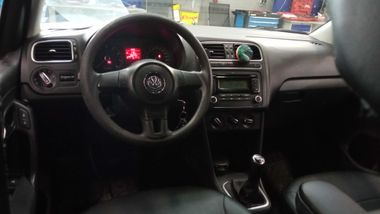 Volkswagen Polo 2011 года, 190 340 км - вид 5