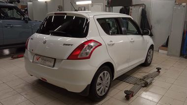 Suzuki Swift 2011 года, 183 000 км - вид 3
