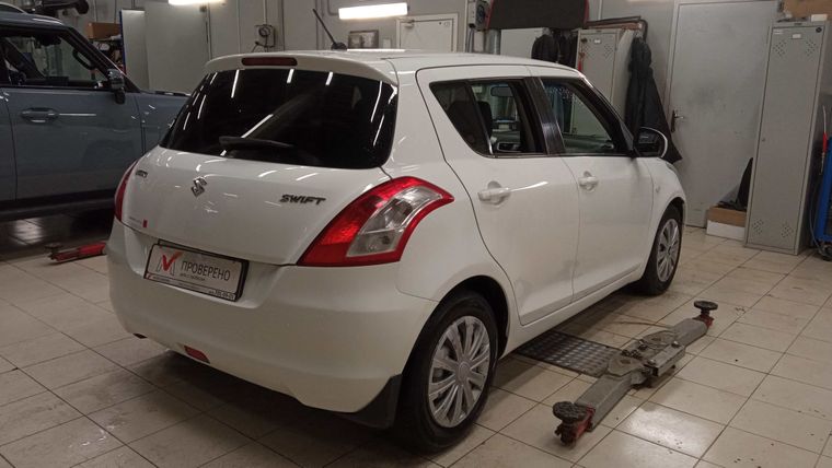 Suzuki Swift 2011 года, 183 000 км - вид 3