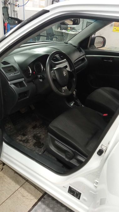 Suzuki Swift 2011 года, 183 000 км - вид 5