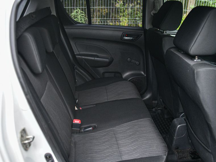 Suzuki Swift 2011 года, 183 000 км - вид 10