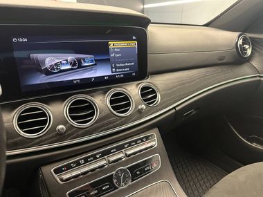 Mercedes-Benz E-класс 2018 года, 108 180 км - вид 9