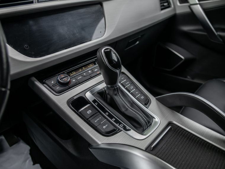 Красный Geely Atlas 2020 года | VIN 329655